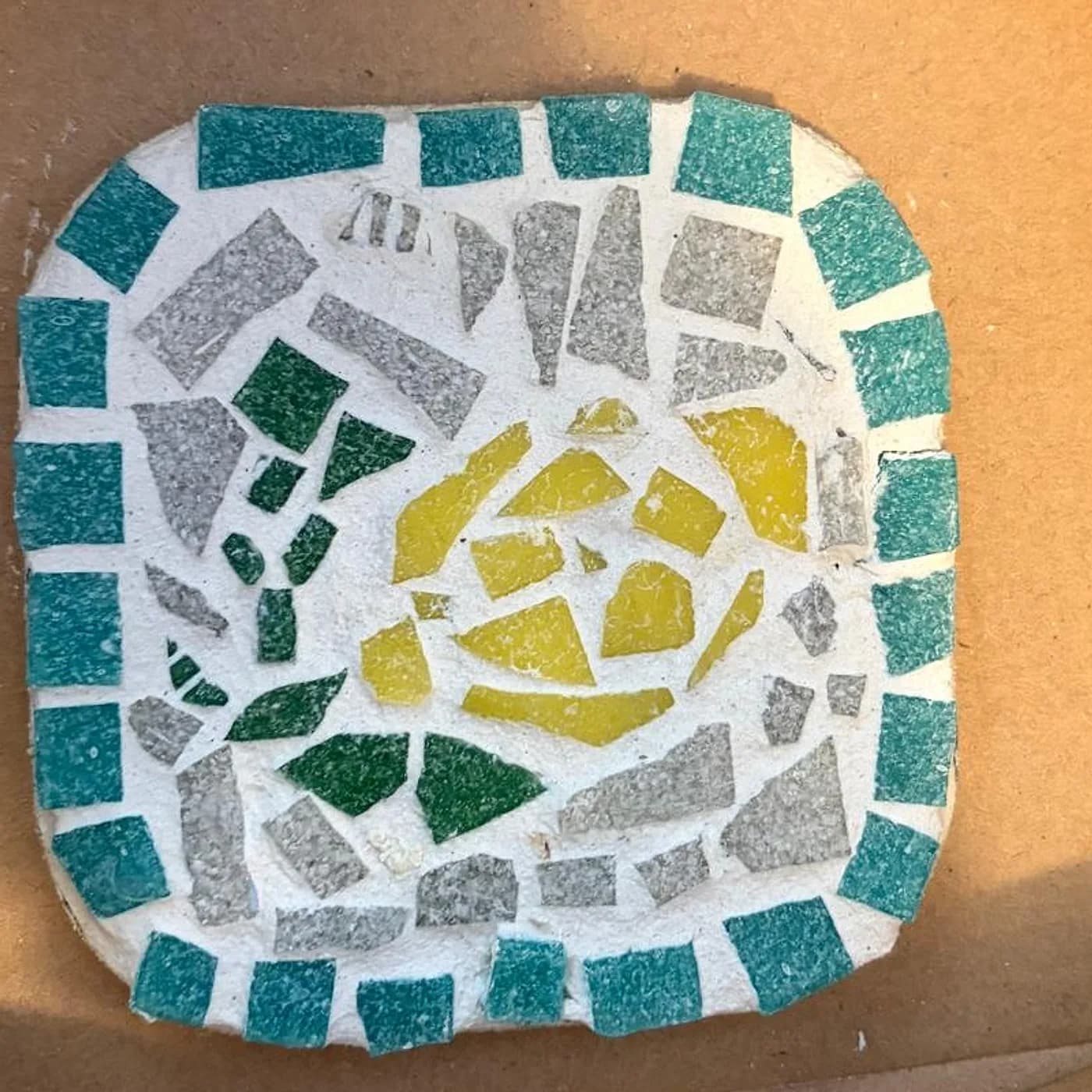 Dessous de verre, turquoise et or, mosaic made at Artichaut in Montmartre