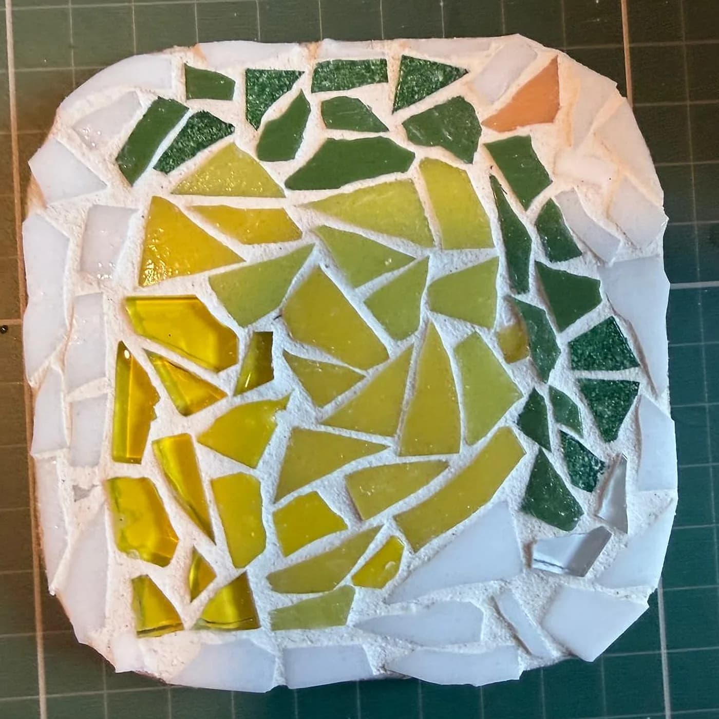 Dessous de plat, citron en mosaïque, mosaic made at Artichaut in Montmartre