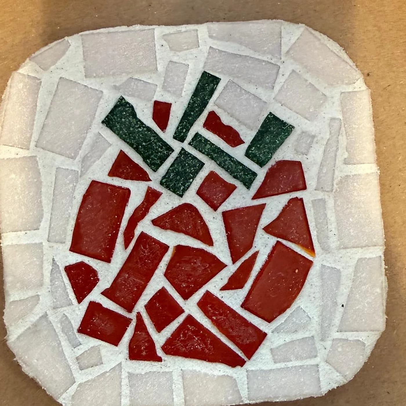 Dessous de plat, pomme rouge, mosaic made at Artichaut in Montmartre