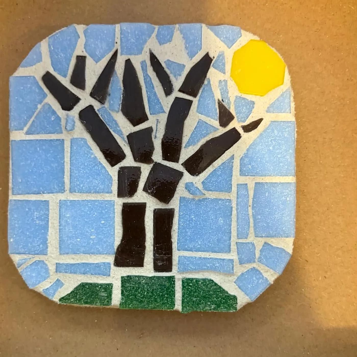 Dessous de plat, arbre au soleil, mosaic made at Artichaut in Montmartre