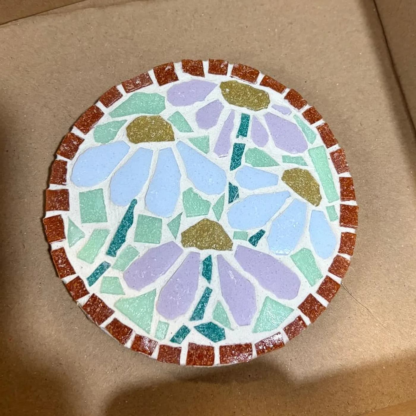 Dessous de verre, mosaïque pastel, mosaic made at Artichaut in Montmartre