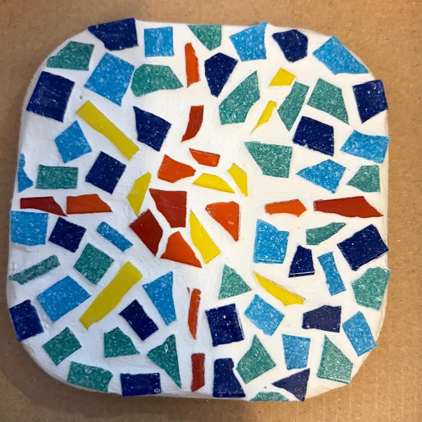 Dessous de verre, éclats multicolores, mosaic made at Artichaut in Montmartre