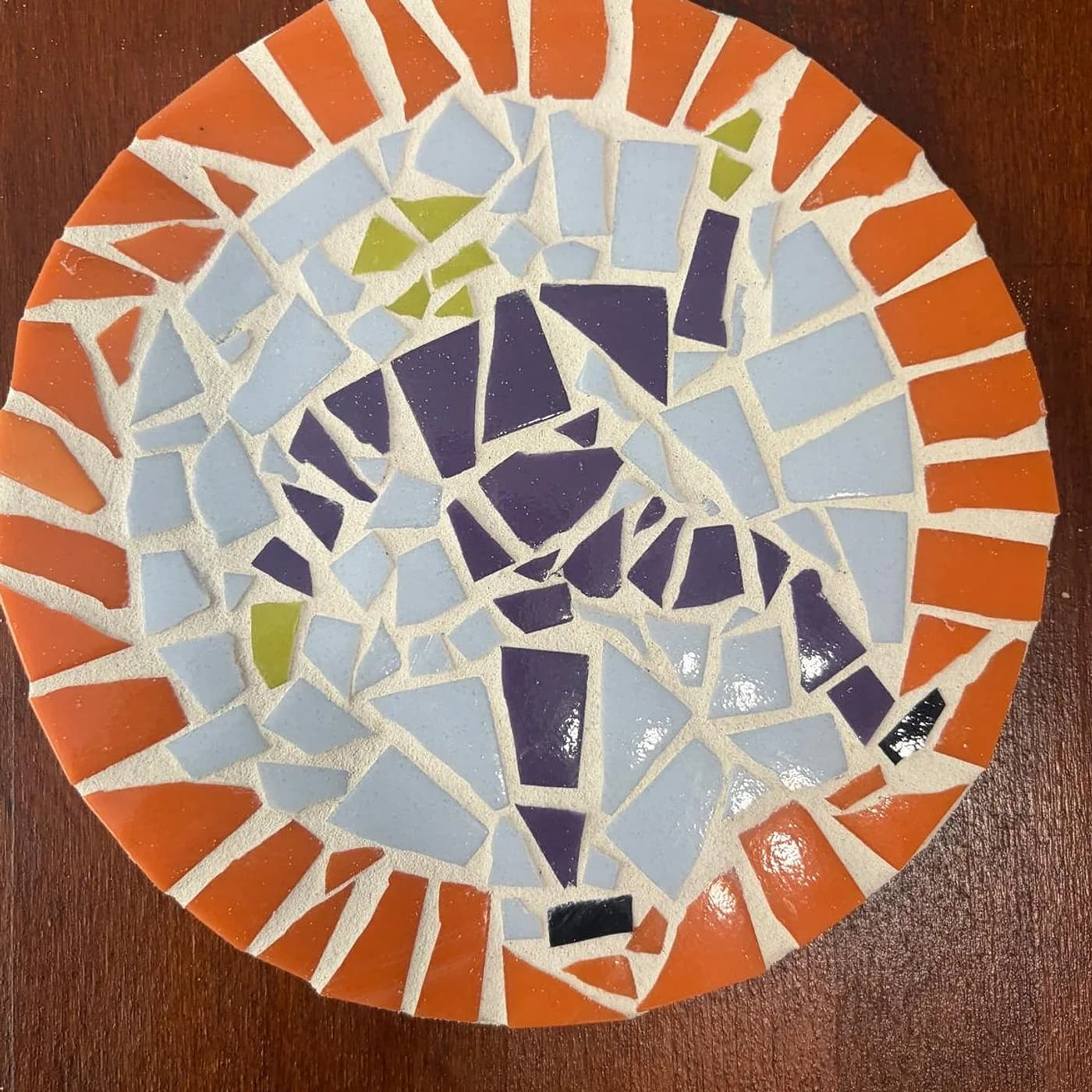 Dessous de plat rond, orange et violet, mosaic made at Artichaut in Montmartre