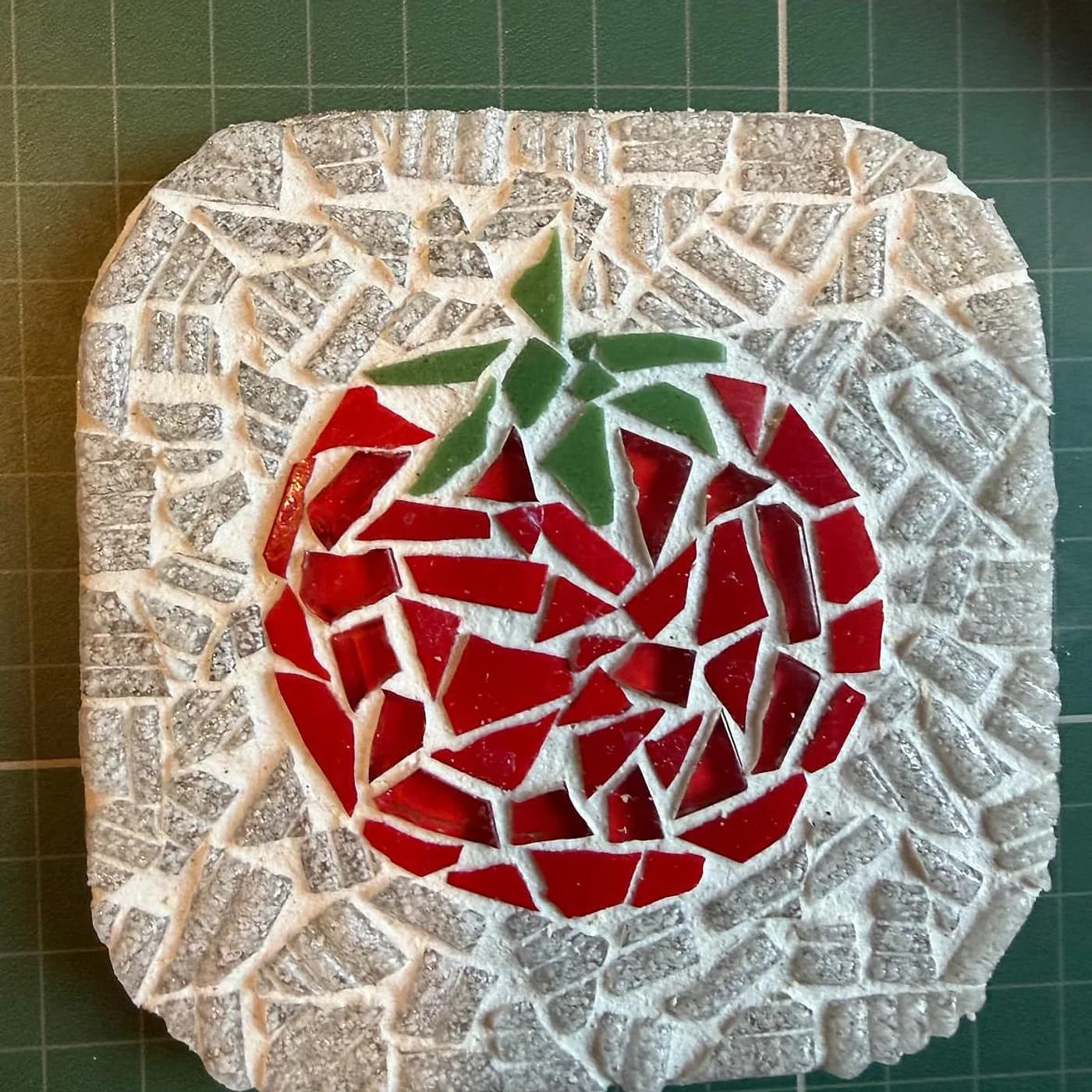 Dessous de plat, fraise en mosaïque, mosaic made at Artichaut in Montmartre