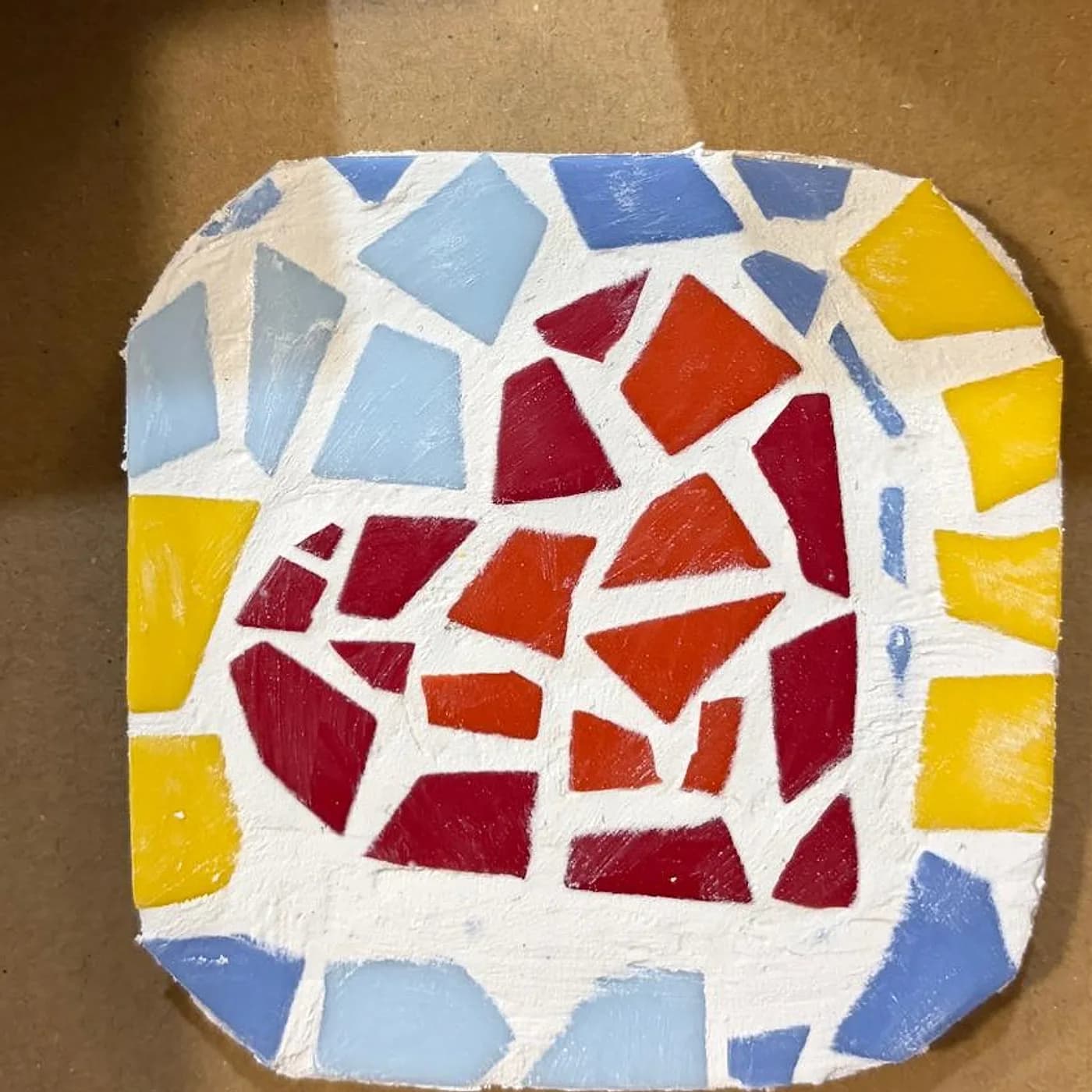 Dessous de verre, rouge et bleu, mosaic made at Artichaut in Montmartre