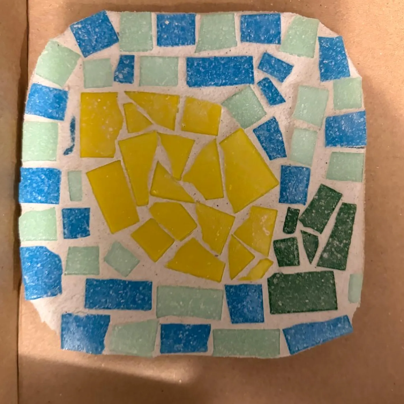 Dessous de verre, jaune et bleu, mosaic made at Artichaut in Montmartre