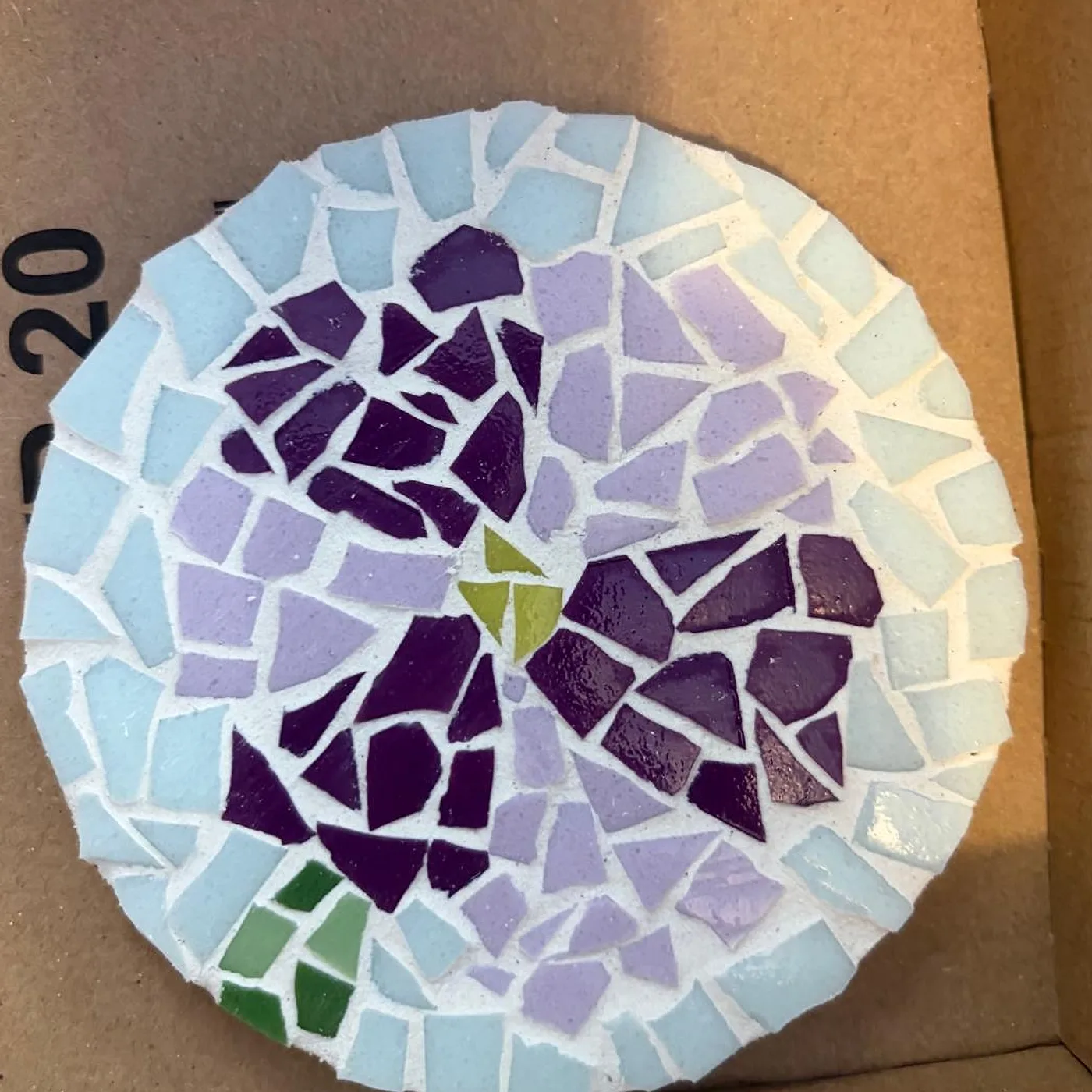 Dessous de plat, fleur violette, mosaic made at Artichaut in Montmartre