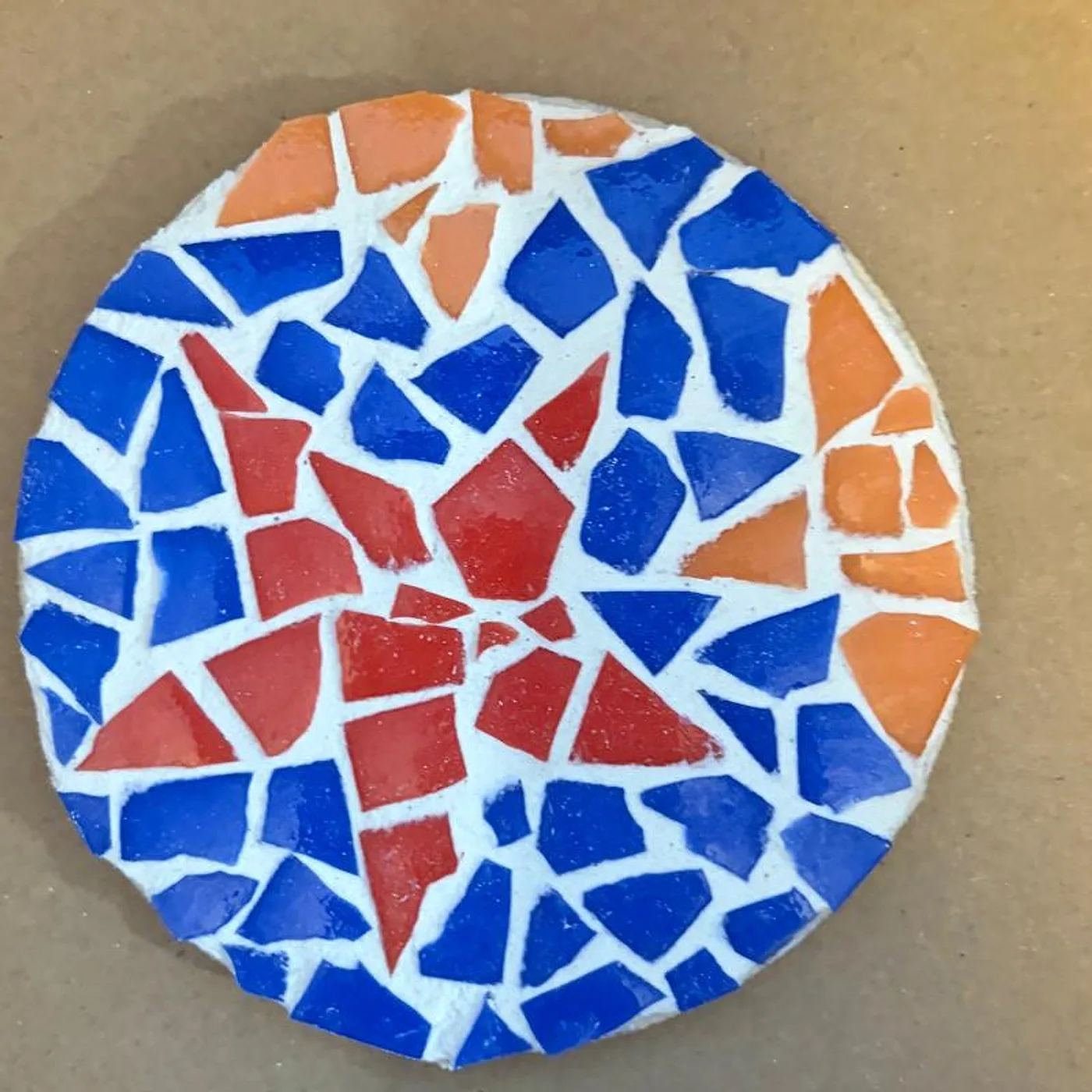Dessous de verre, bleu et rouge, mosaic made at Artichaut in Montmartre