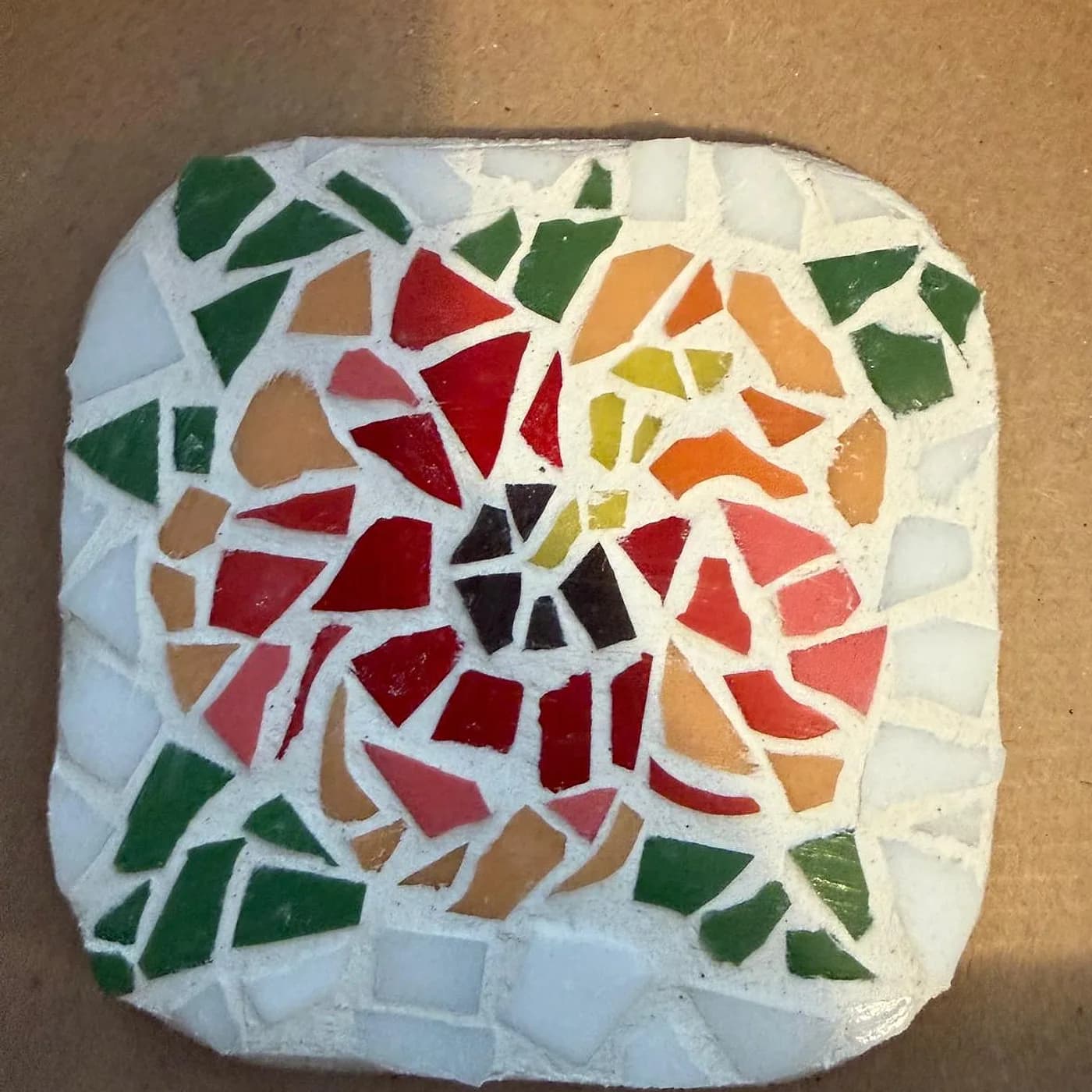 Dessous de plat, fleurs en mosaïque, mosaic made at Artichaut in Montmartre